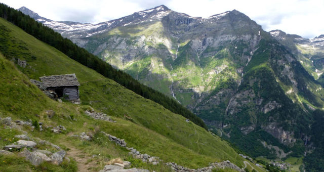 Val Malvaglia in mountain-bike: tra le case in legno più antiche del Ticino